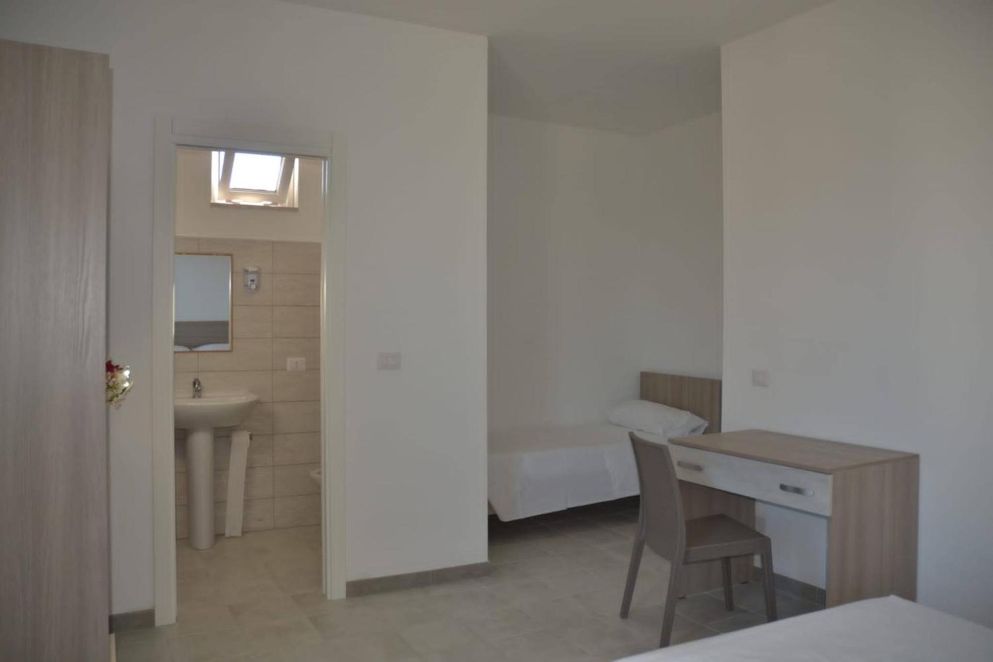 Villa Uria Monolocali Con E Senza Angolo Cottura Ischitella Bagian luar foto